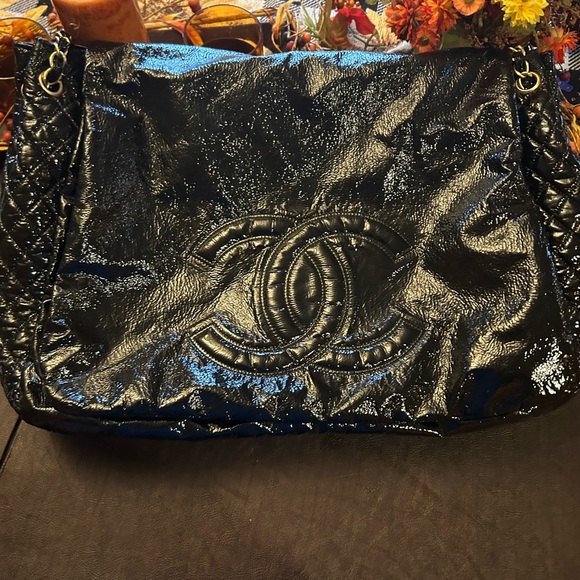 CHANEL Handbags - Chanel Rock and Chain shoulder purse!